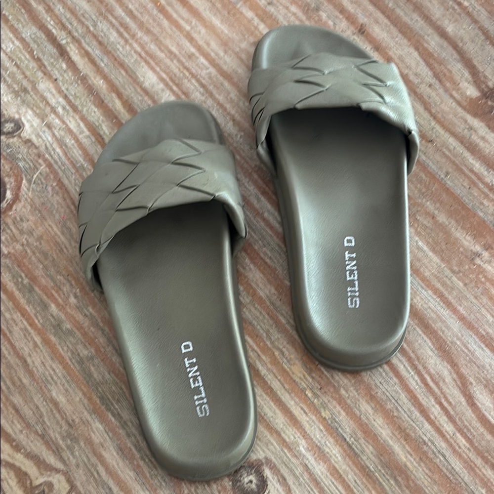 Anthropologie/silent D olive leather slides. Perfect condition